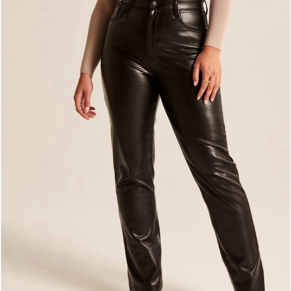 Abercrombie Curve love 90’s straight ultra high rise leather pants size 2/26